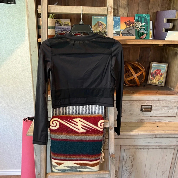 Buff Bunny peekaboo mesh long sleeve workout crop top size small - Picture 6 of 6